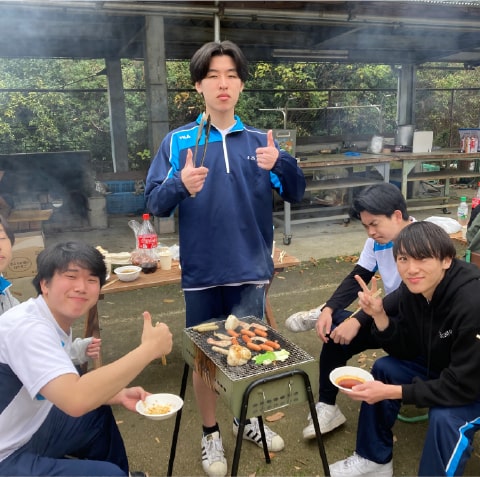 学校行事の様子をまとめたコラージュ写真。運動会、文化祭、授業風景などで構成されている。