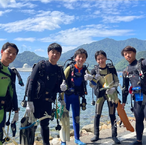 学校行事の様子をまとめたコラージュ写真。運動会、文化祭、授業風景などで構成されている。