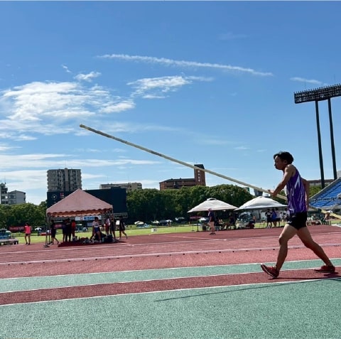 学校行事の様子をまとめたコラージュ写真。運動会、文化祭、授業風景などで構成されている。